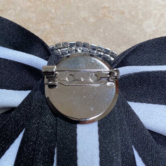 Elegant Bow Accent Black and White - Picture 6 of 6